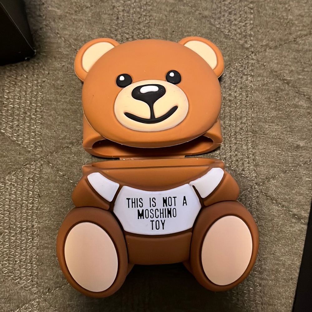 MOSCHINO air pod pro case